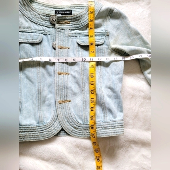 90'S Vintage RAMPAGE Cropped Jean Jacket with 3/4 Sleeves and Heart Buttons - Picture 5 of 7